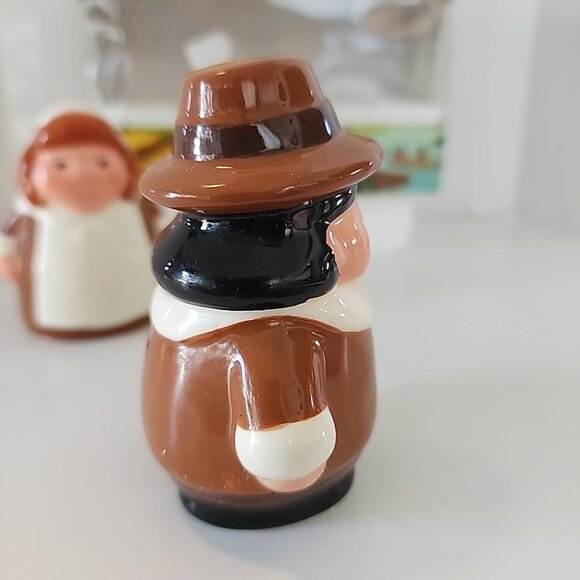 The Lilgrim Pair Salt & Pepper Shakers Publix Thanksgiving Premiere Edition 2005 - Picture 16 of 16